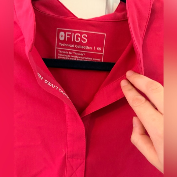 Figs scrub top - Picture 2 of 3